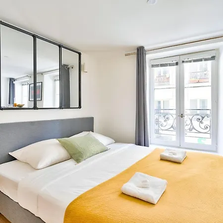 Apartment New And Bright In The Heart Of Paris