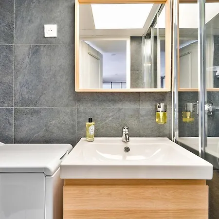 New And Bright In The Heart Of Apartment *